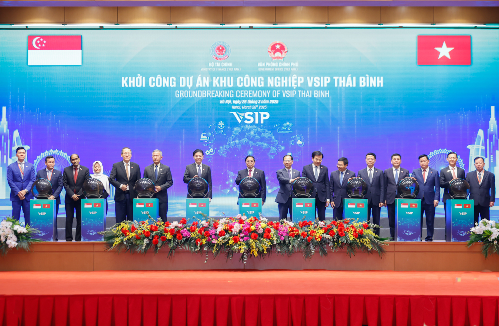 Lễ khởi công được kết nối trực tuyến từ trụ sở Chính phủ tới Khu công nghiệp VSIP tại huyện Thái Thụy, tỉnh Thái Bình